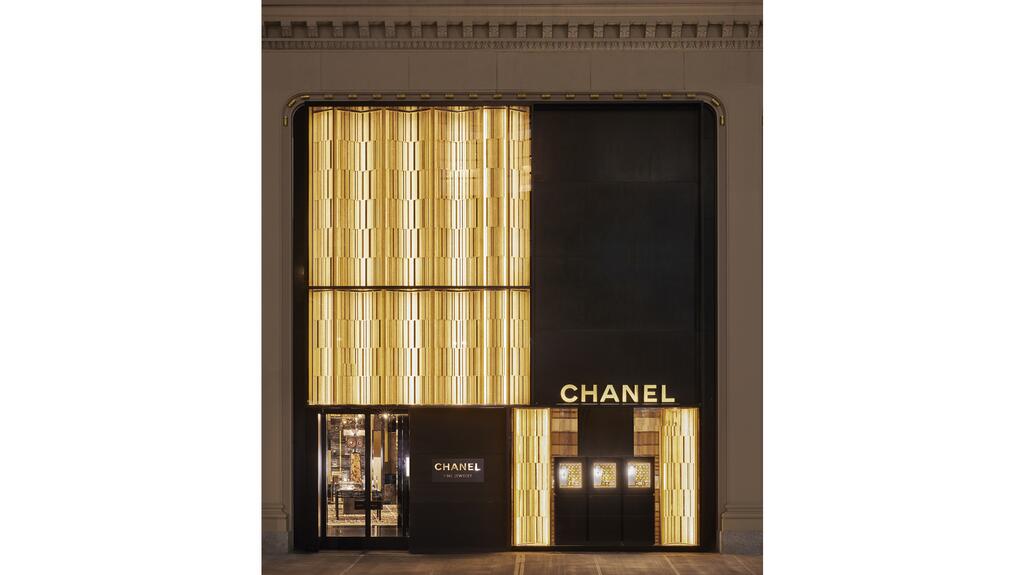 The exterior of the new Chanel store in the Crown Building on Fifth Avenue in New York. It is the brand’s first fine jewelry- and watch-dedicated store in the United States. (Photo © Chanel) Exterior new Chanel jewelry and watch store